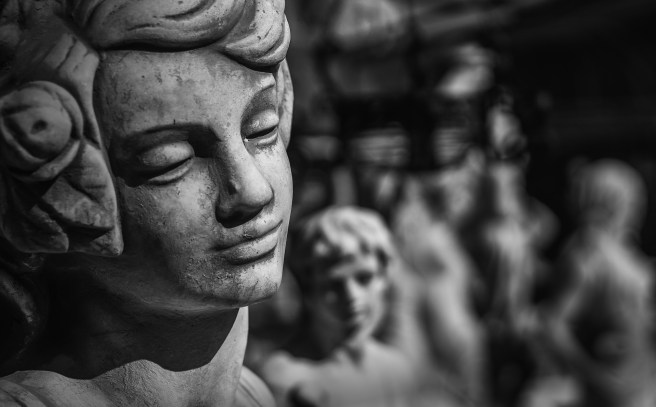 sculpture-2138140_1920